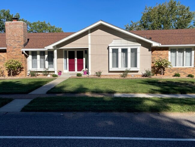 Front yard - 736 Henry Ave