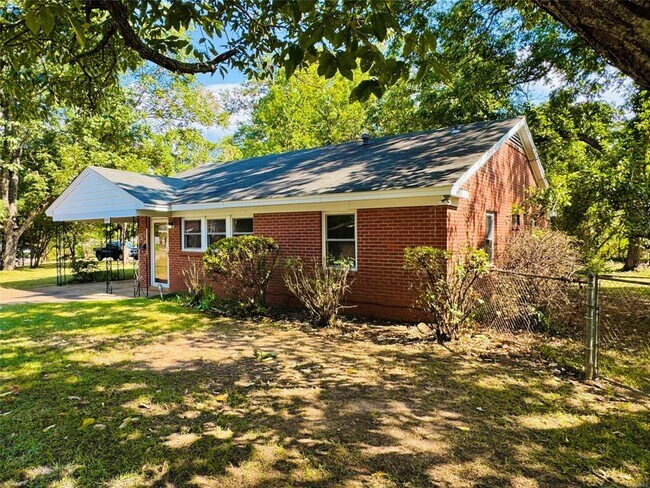 Foto del edificio - 929 Parkwood Dr