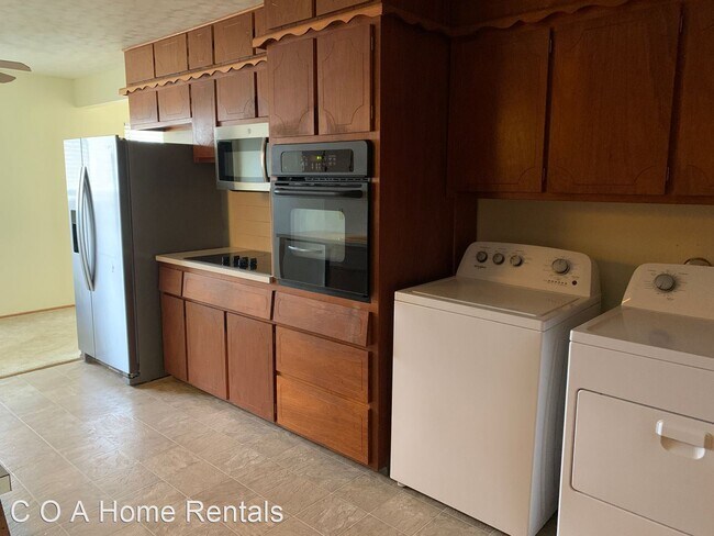 Building Photo - 3 br, 1.5 bath House - 7001 E. Zimmerly