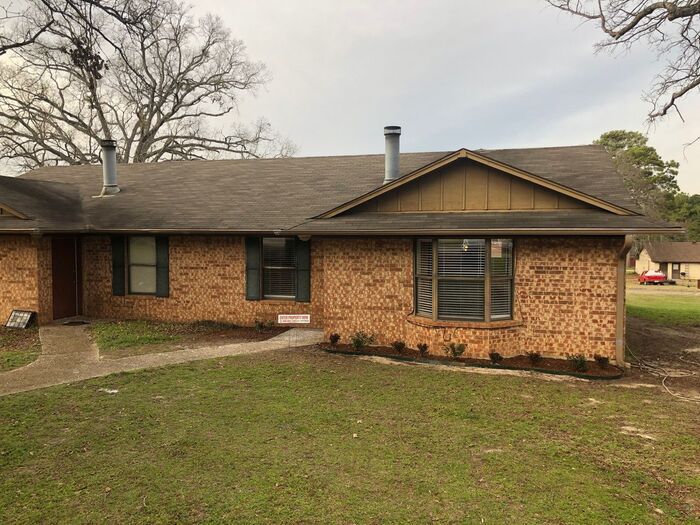 Primary Photo - 4044 Oak Hill Dr
