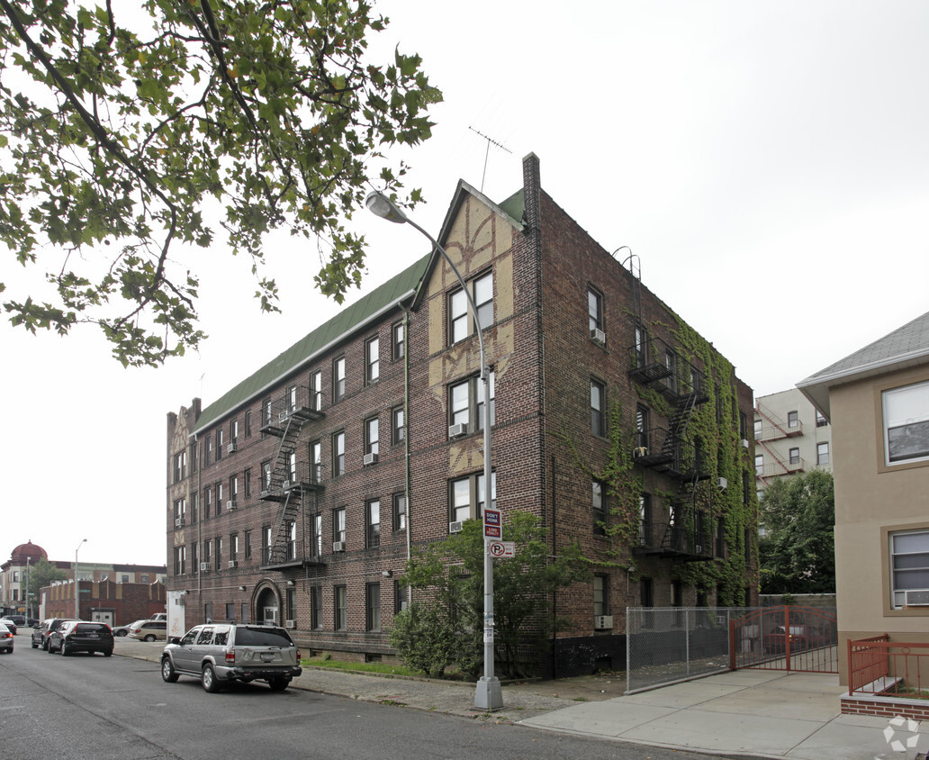 Foto del edificio - 1684 W 8th St