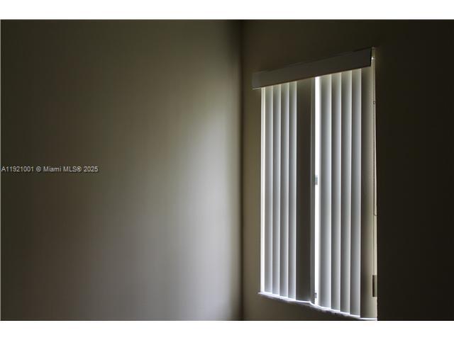 Foto del edificio - 586 NW 114th Ave