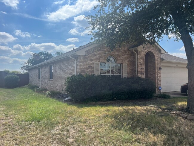 Building Photo - 825 Oak Hollow Ln