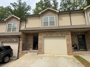 Building Photo - 135 Country Ln