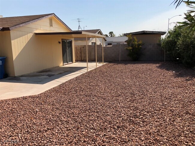 Building Photo - 6333 Plaza Verde Pl