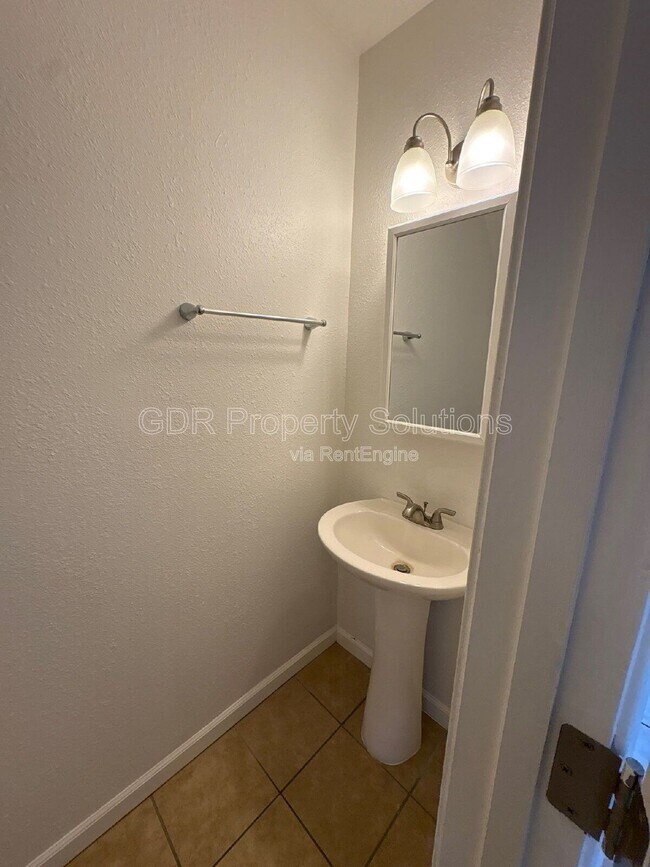 Foto del edificio - 704 Fruit Ave NW