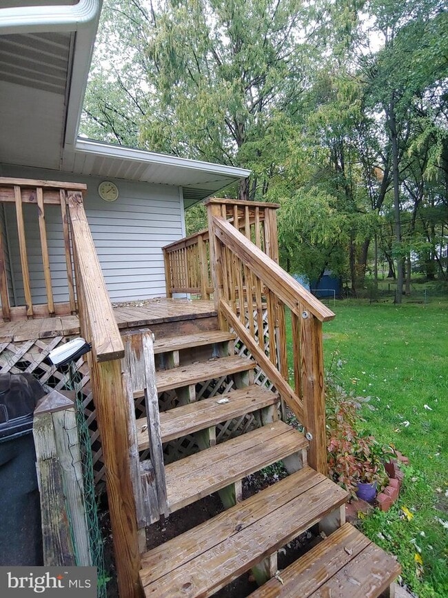 Building Photo - 507 Maple Ridge Ln