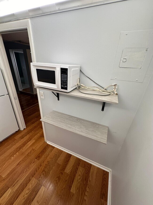 Building Photo - 3680 Inverrary Dr