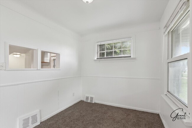 Building Photo - $1,200 - Bungalow