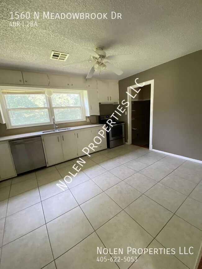 Foto del edificio - 1560 N Meadowbrook Dr