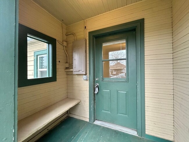 Building Photo - 231 NE 4th Ave