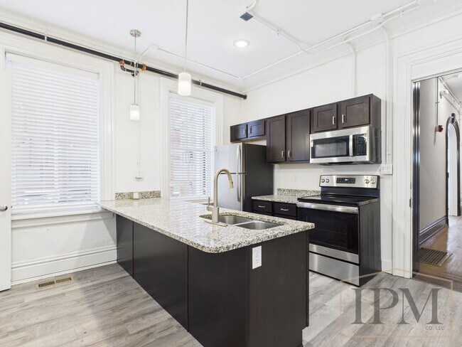 Foto del edificio - 325 W Market St