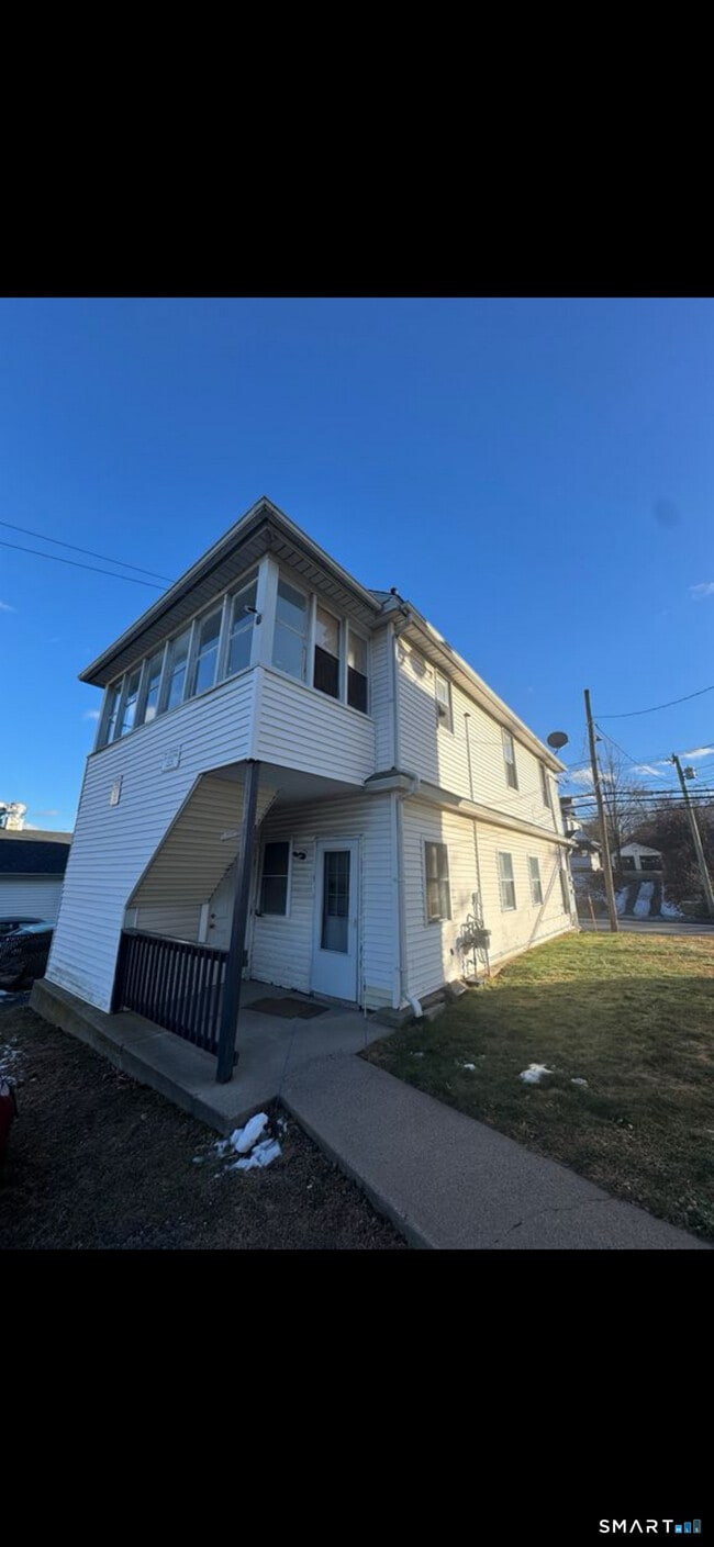 Building Photo - 126 Main St