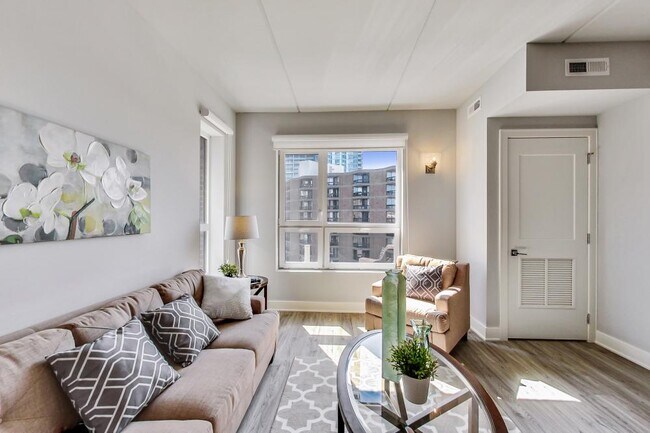 Building Photo - 2 bedroom in Chicago IL 60610