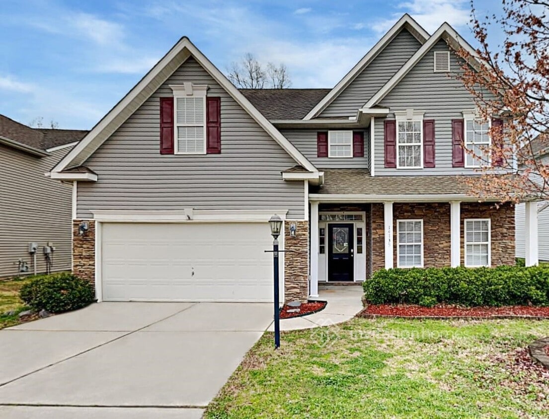 Foto principal - 14135 Lake Crossing Dr
