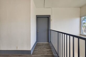 Building Photo - 2212 Myrtle Ave