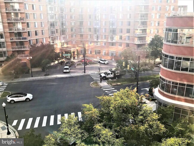 Foto del edificio - 1021 N Garfield St