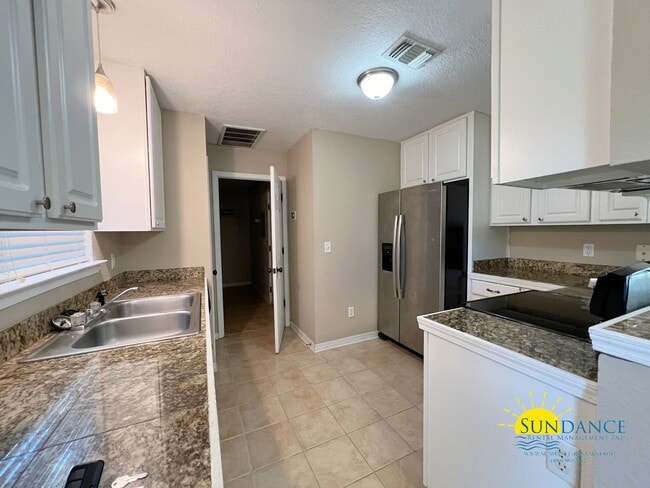 Building Photo - Charming 3-Bedroom Home with Solar Panels ...