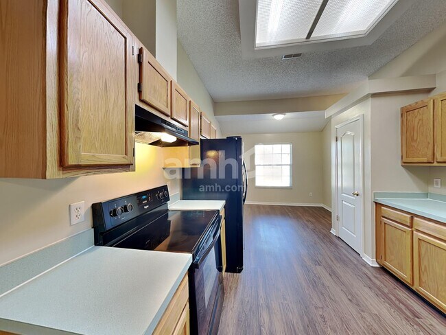 Foto del edificio - 1915 Breckenridge Blvd