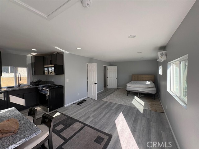 Foto del edificio - 3608 W 116th St