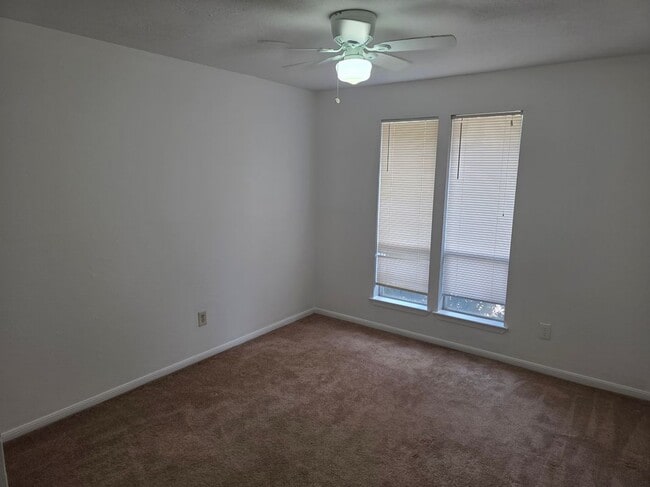 Building Photo - 2603 Shady Bayou Ln
