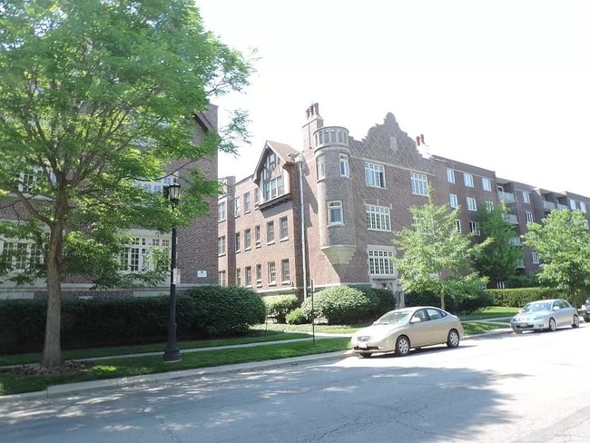 Building Photo - 1456 Oak Ave