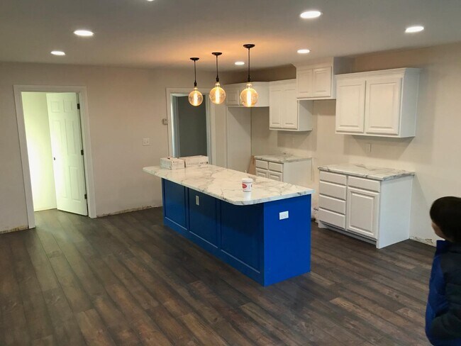 Foto del edificio - 1659 Hillcrest Dr