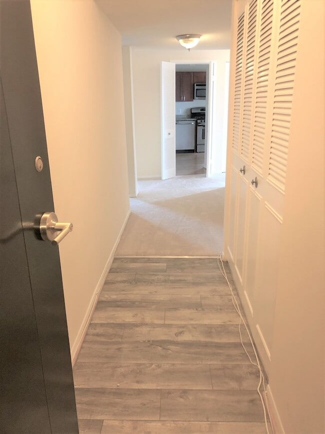 Building Photo - When Location, Ammenities, and Breath-Taki...