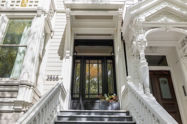 Building Photo - 2866 Pine St