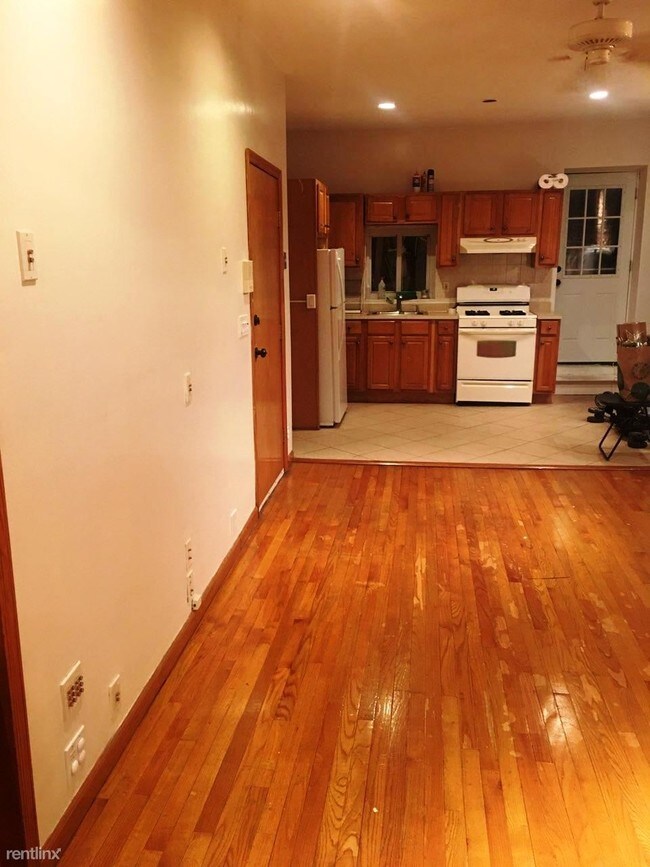 Foto del edificio - 2 br, 1 bath  - 696 5th Ave