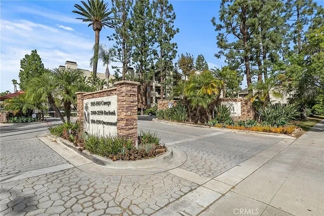 Building Photo - 5500 Owensmouth Ave