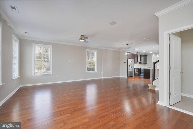 Building Photo - 412 Woodcrest Dr SE