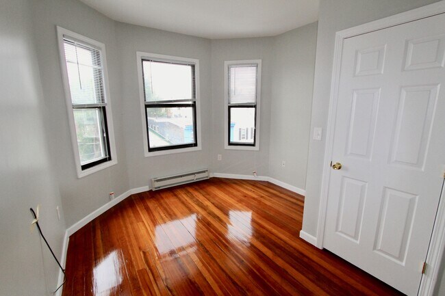 Building Photo - 358 Princeton St