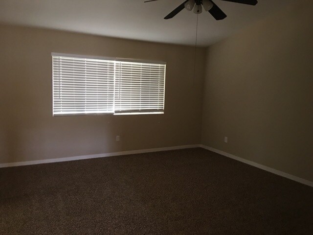 Building Photo - Tracy Beautiful 4 Bedroom