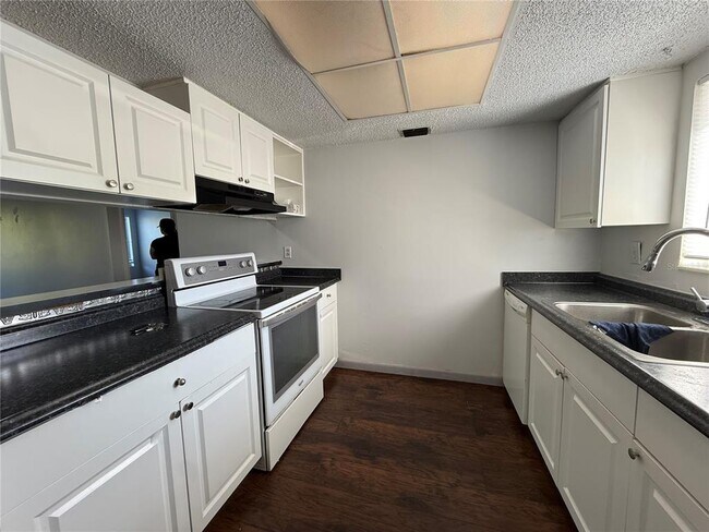 Foto del edificio - 621 99th Ave N