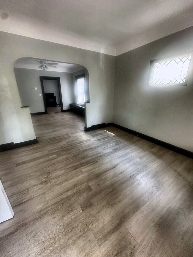 Foto del edificio - 4111 E 143rd St