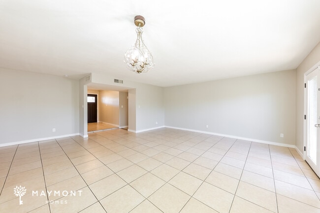 Building Photo - 2119 W Eugie Ave