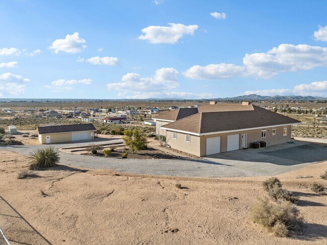 Building Photo - 3 bedroom 2.5 bath in the Mariana Ranchos with panoramic views !!
