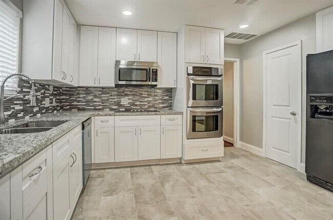 Foto del edificio - 4827 Benning Dr