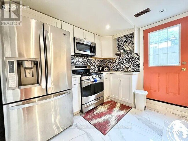 Photo du bâtiment - 66 Overlord Crescent