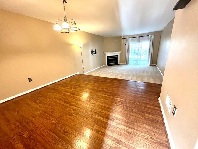 Building Photo - 205 Valley Stream Ln