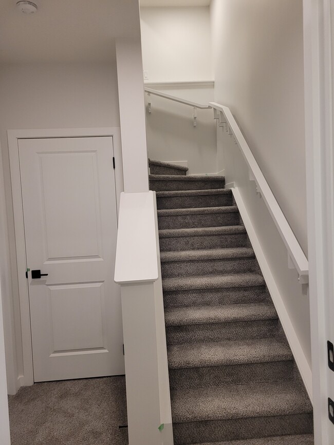 Building Photo - 86 Finch Gdns SE