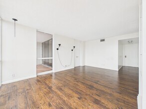 Building Photo - 5001 Woodway Dr