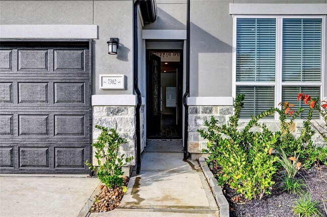 Foto del edificio - 7302 New Pecan Dr