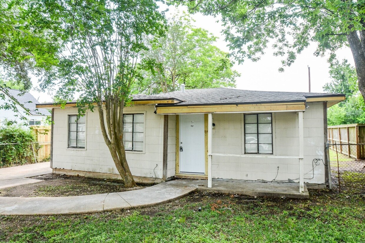 Building Photo - 713 Wafer St