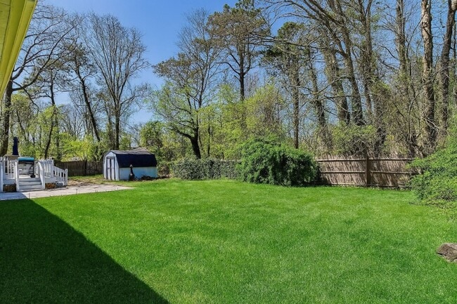 Building Photo - Charming & Cozy Ranch with Spacious Backya...