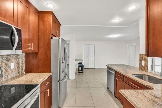 Building Photo - 290 NW 65th Ave