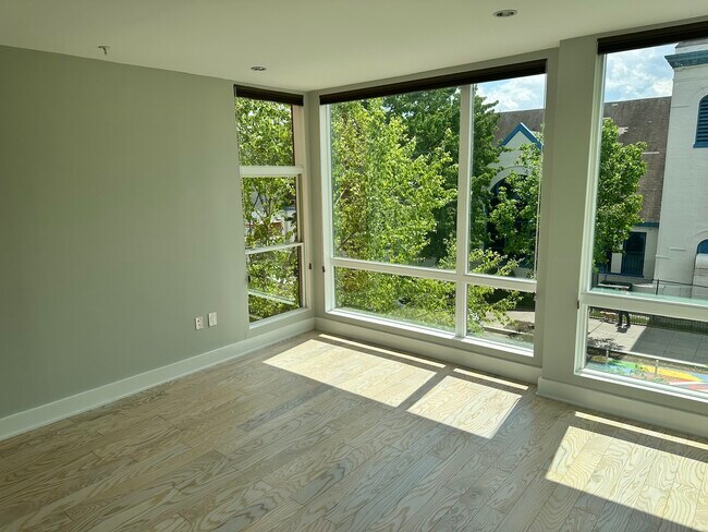 Foto del edificio - 2101 11th Street NW, Unit 205