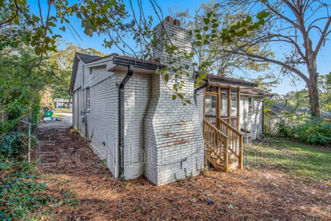 Building Photo - 2861 Mitchell Dr