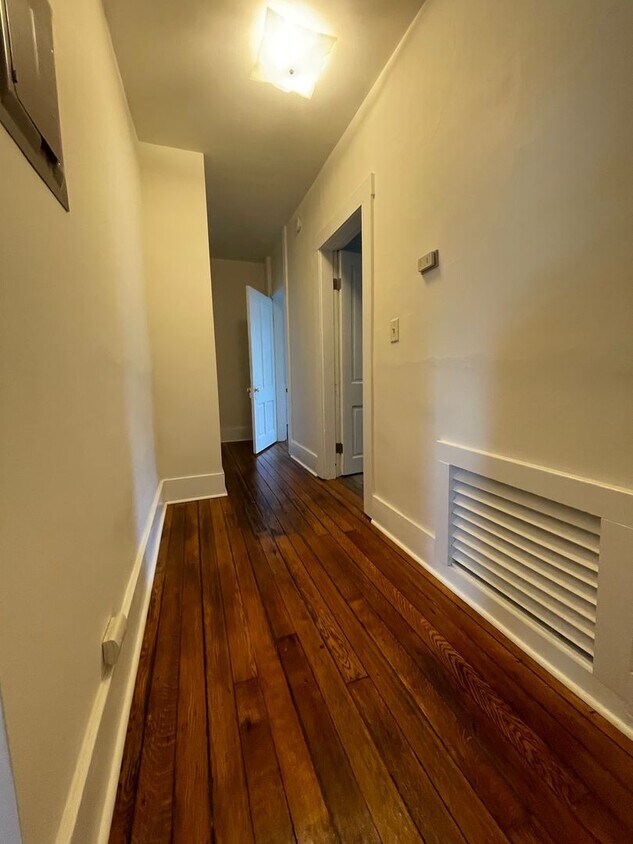 Primary Photo - 2 Bedroom Apartment on the Northside